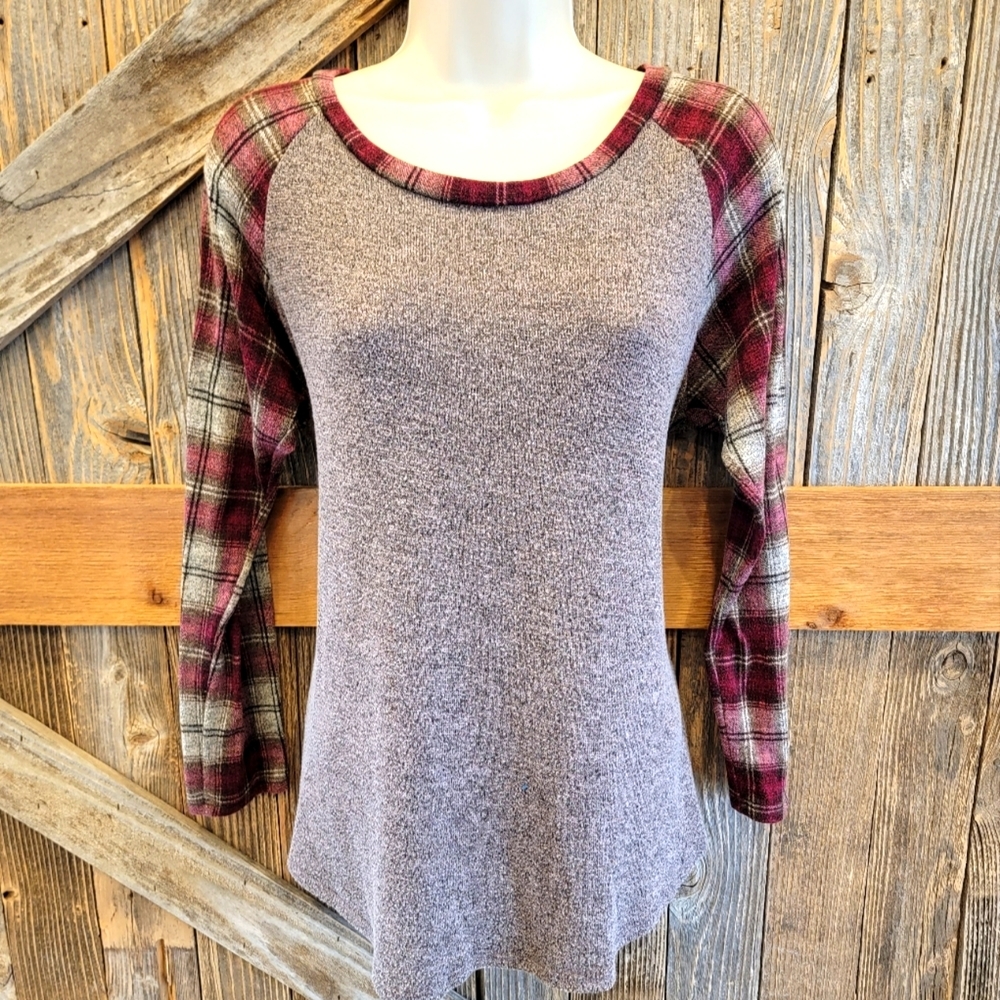Coco And Main Grey Long Sleeve Top plaid sleeves soft stretch Large L ^